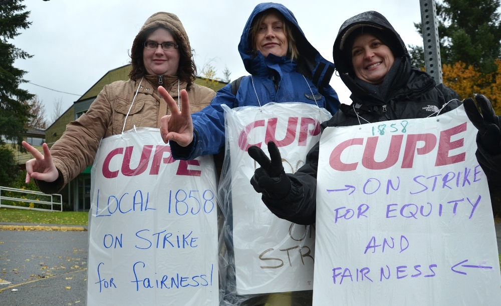 CUPE 1858 calling for labour peace and 2% at Vancouver Island U